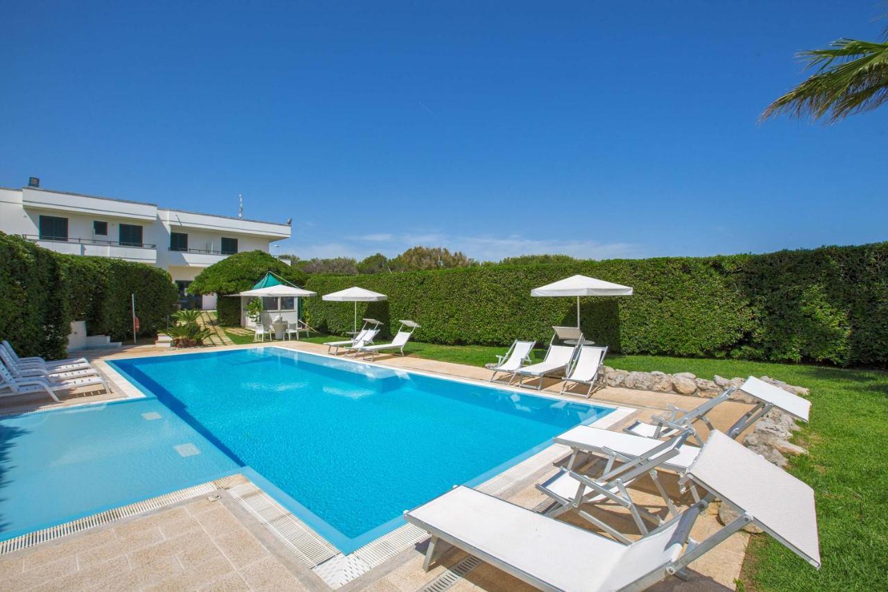 Residence Punta Cassano - In Piscina Sulla Spiaggia Di Sabbia San Foca Exterior photo