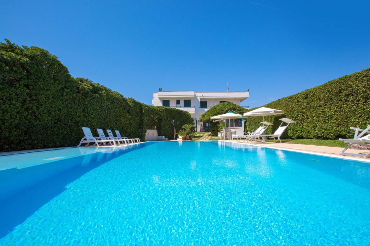 Residence Punta Cassano - In Piscina Sulla Spiaggia Di Sabbia San Foca Exterior photo